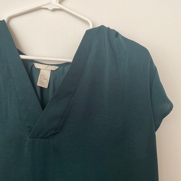 H&M Cap Sleeve V-neck Blouse in Forest Green - Picture 3 of 5